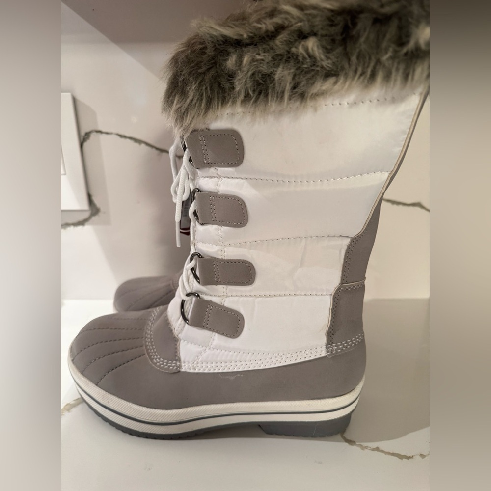 NWT Merona White & Gray Winter Boots - Sz 7